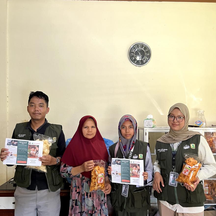 Sosialisasi Pemasaran Digital untuk Meningkatkan Daya Saing UMKM Lokal di Nagari Pakandangan