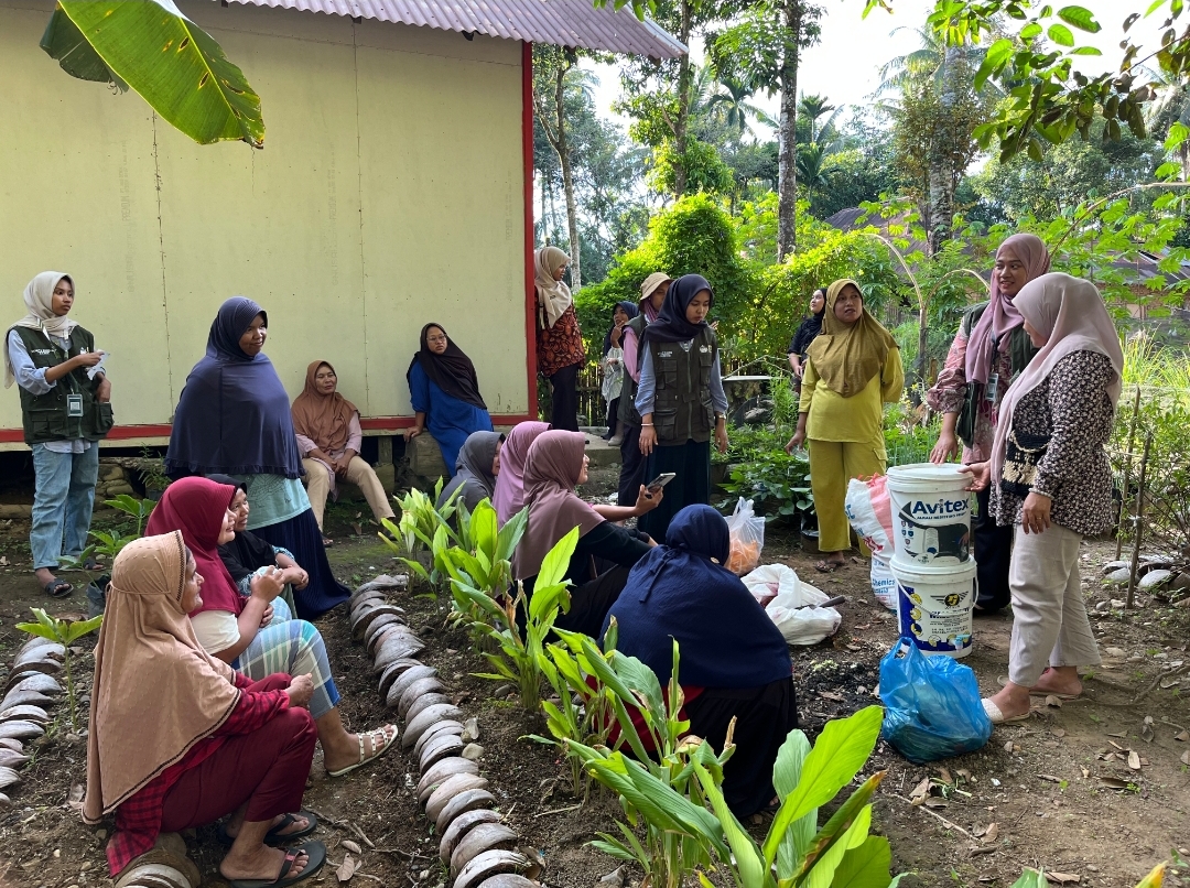 Sosialisasi Pembuatan Pupuk Organik Cair dan Pengendalian Hama dan Penyakit